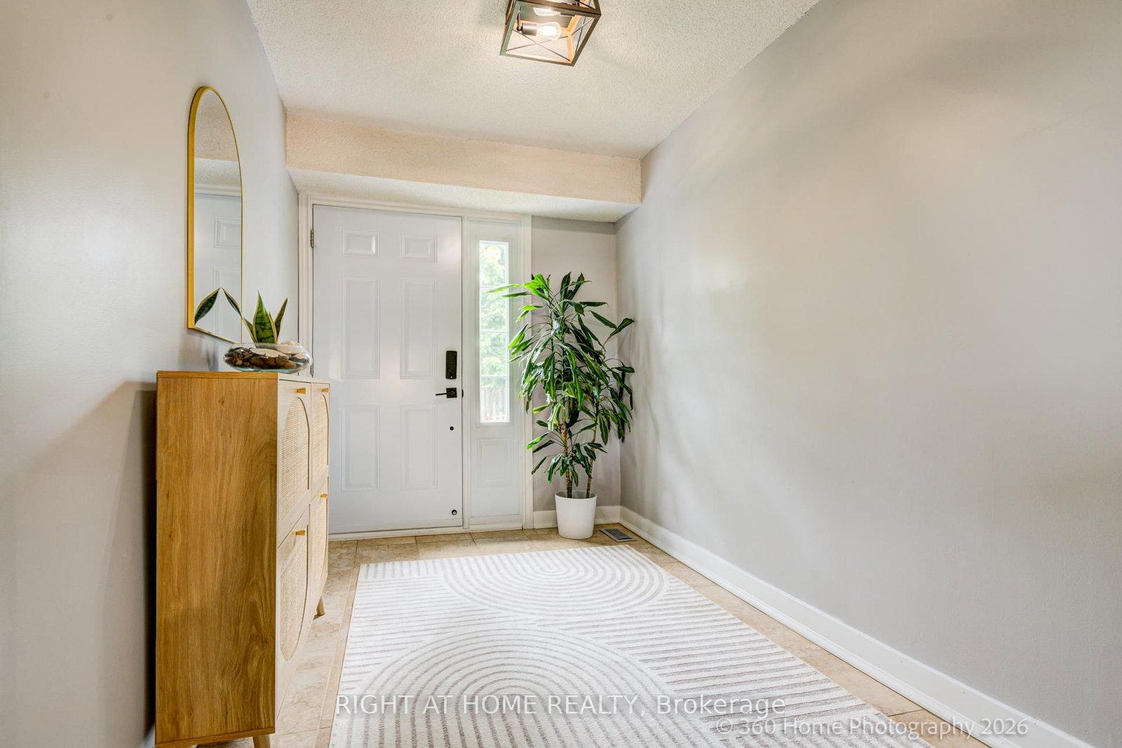 32 Harmony Circle • Bradford West Gwillimbury, ON photo 4