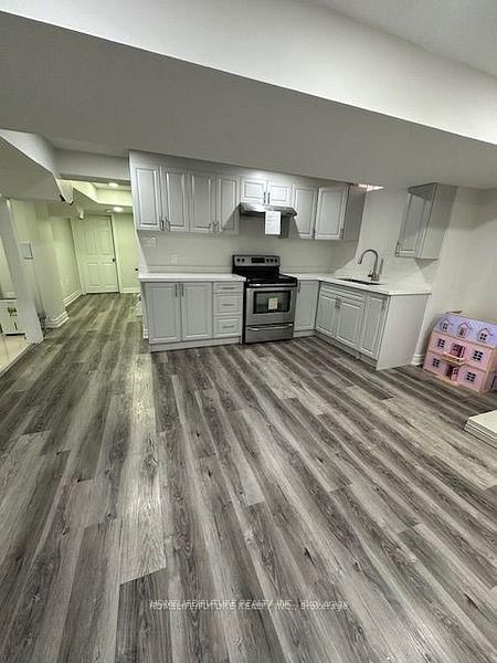 Bsmt - 17 Ada Gardens, Markham 5