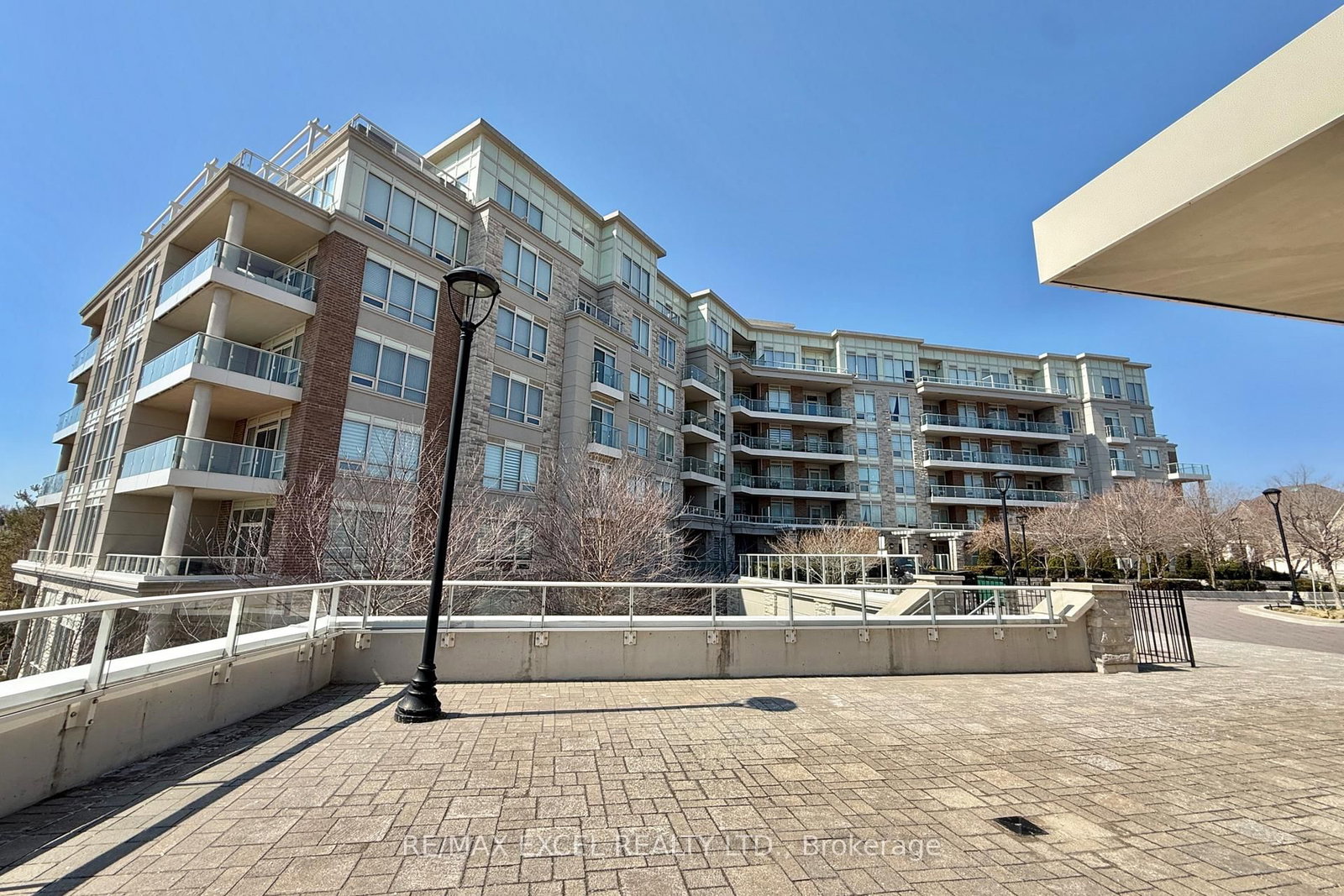 9 Stollery Pond Crescent • #208 • Markham, ON photo 4