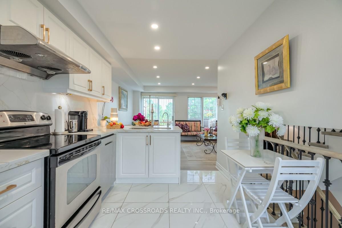 8 Larissa Court • Vaughan, ON photo 16
