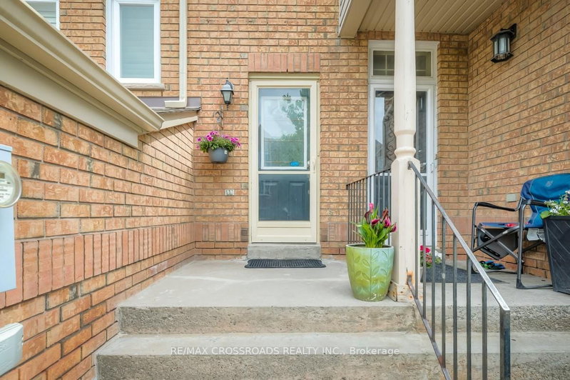 8 Larissa Court