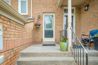8 Larissa Court — photo 3