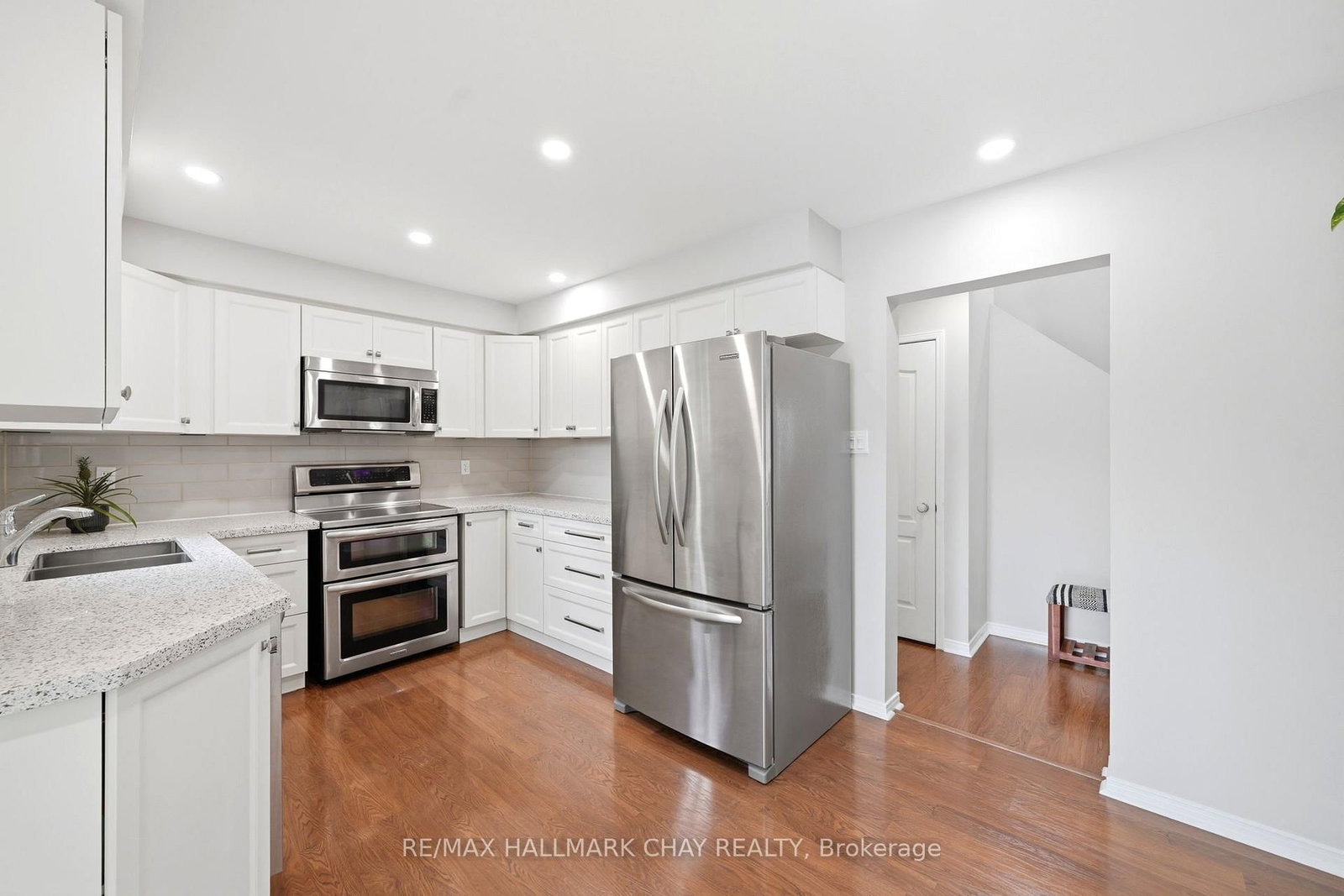 4 S Daniele Avenue • New Tecumseth, ON photo 10