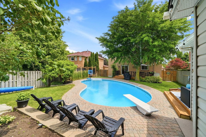 4 Daniele Avenue S
