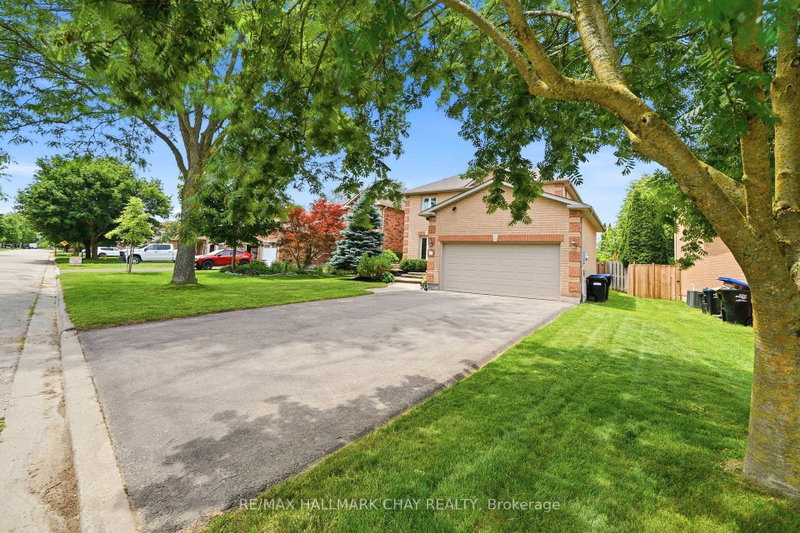 4 Daniele Avenue S