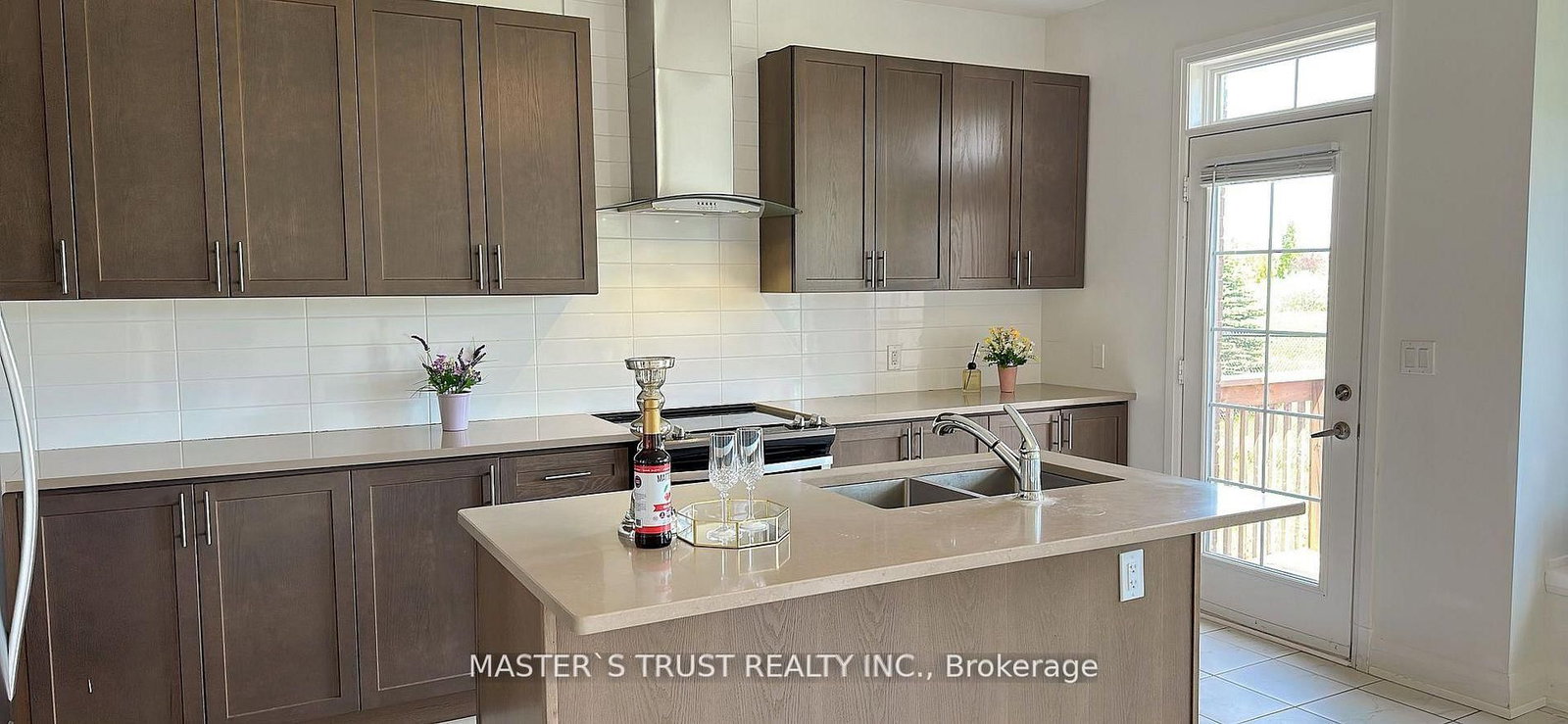 102 Frank Kelly Drive • East Gwillimbury, ON photo 6