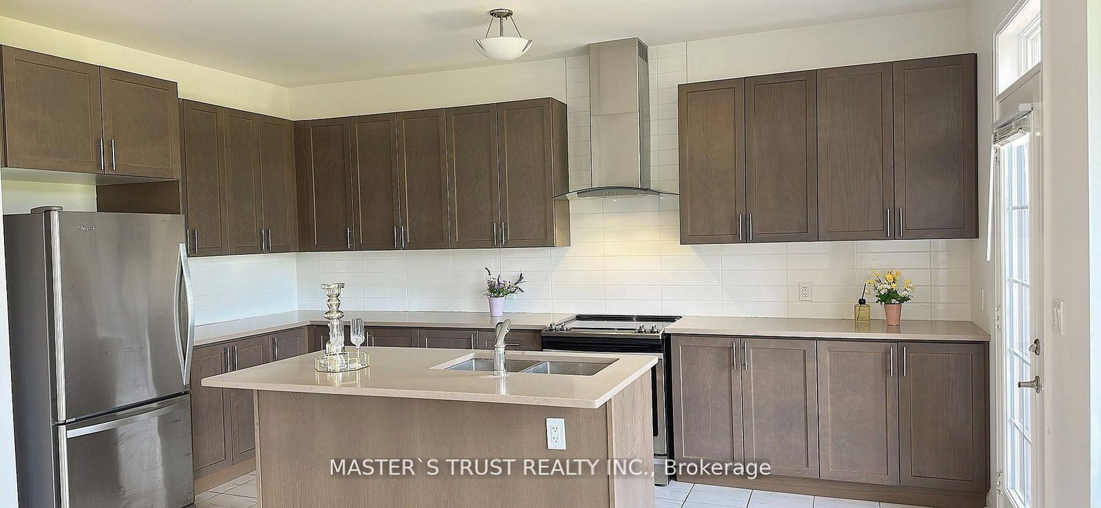 102 Frank Kelly Drive • East Gwillimbury, ON photo 7