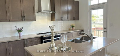 102 Frank Kelly Drive • East Gwillimbury, ON photo 8