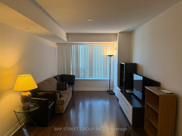 1002 - 11211 Yonge Street