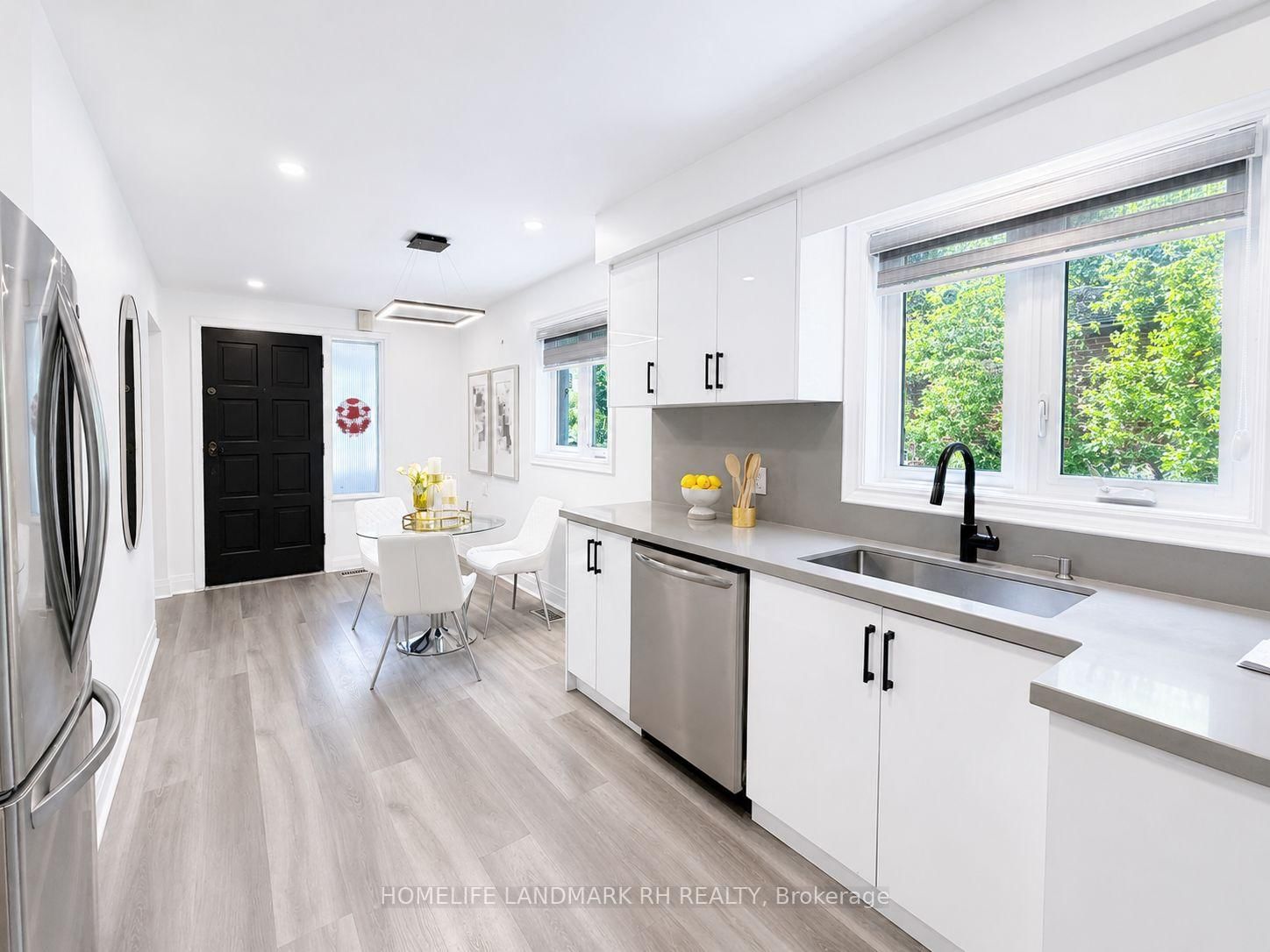 321 Skopit Road • Richmond Hill, ON photo 9