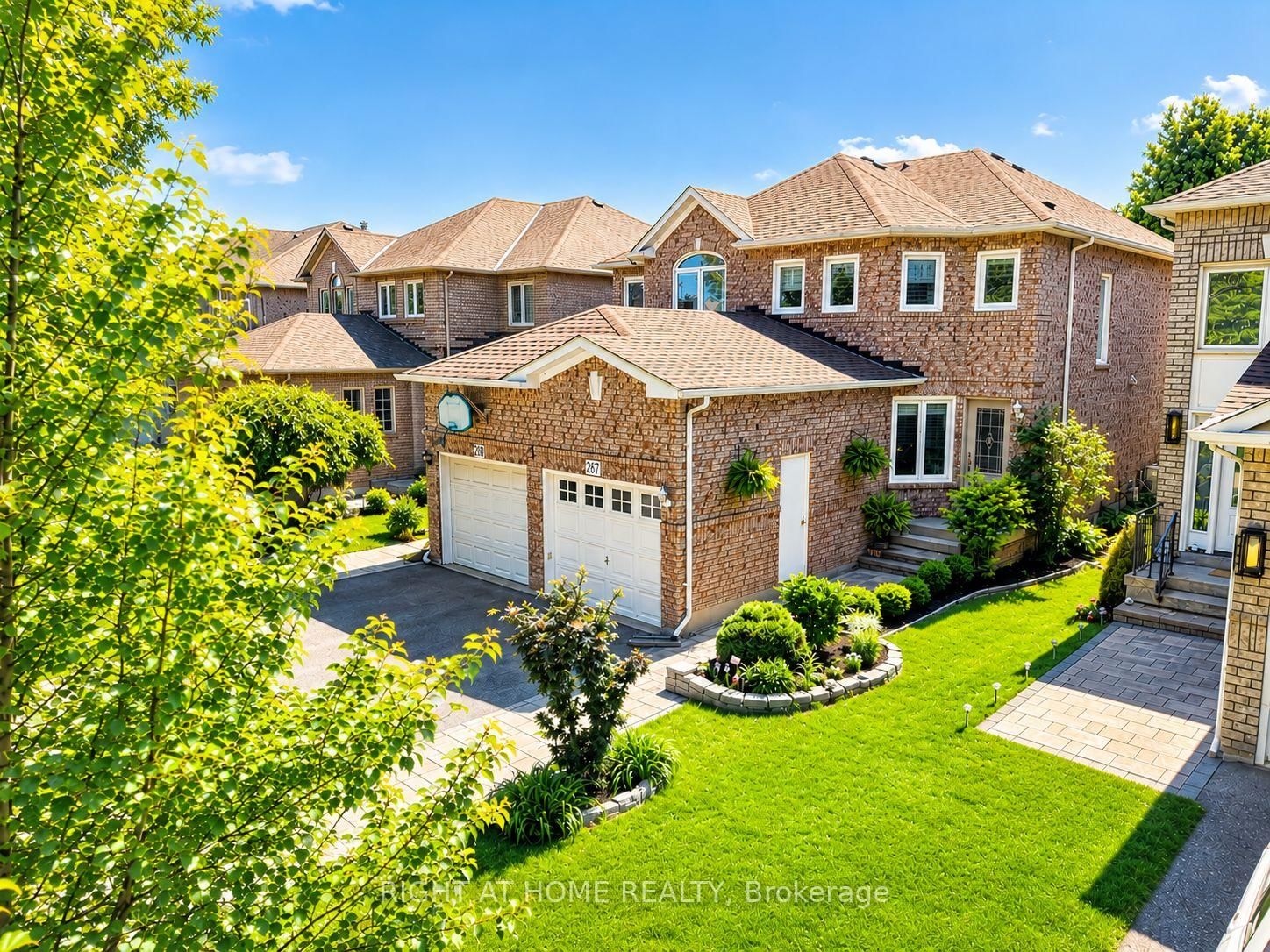 267 Pinnacle Trail • Aurora, ON photo 1