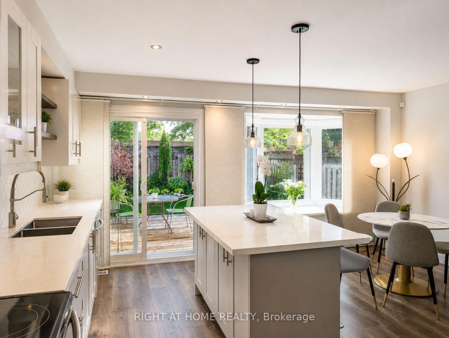 267 Pinnacle Trail • Aurora, ON photo 11