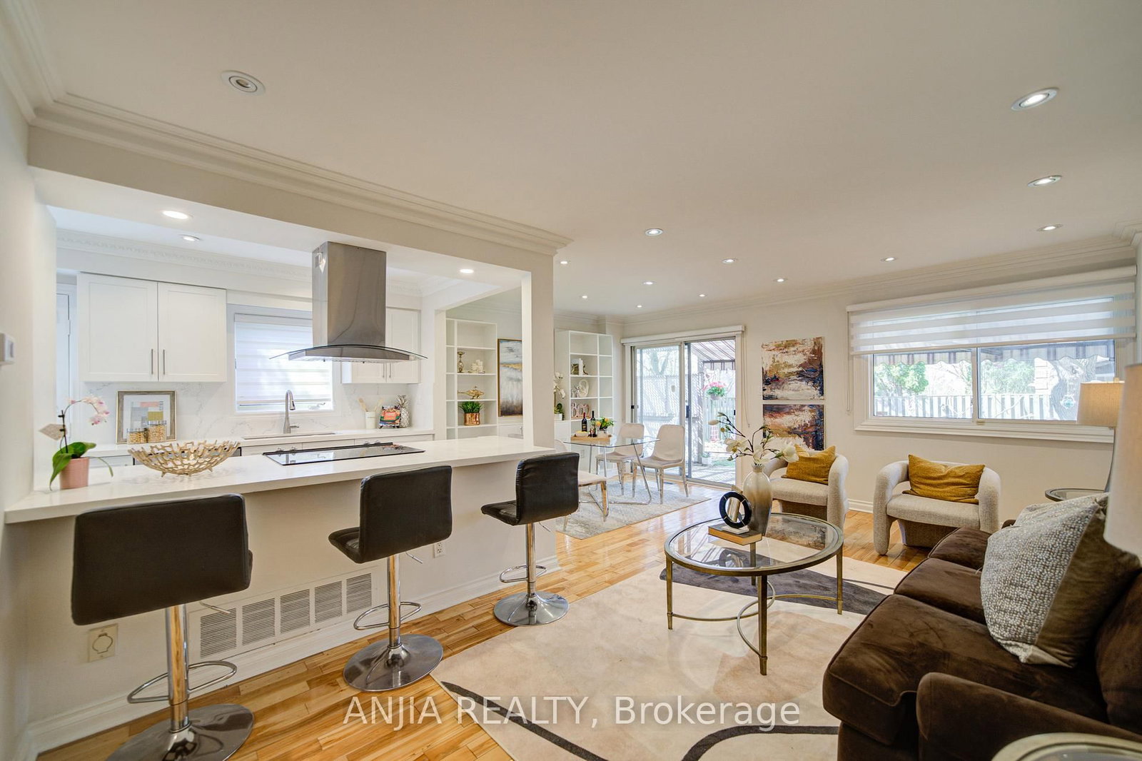 Listing Image 15