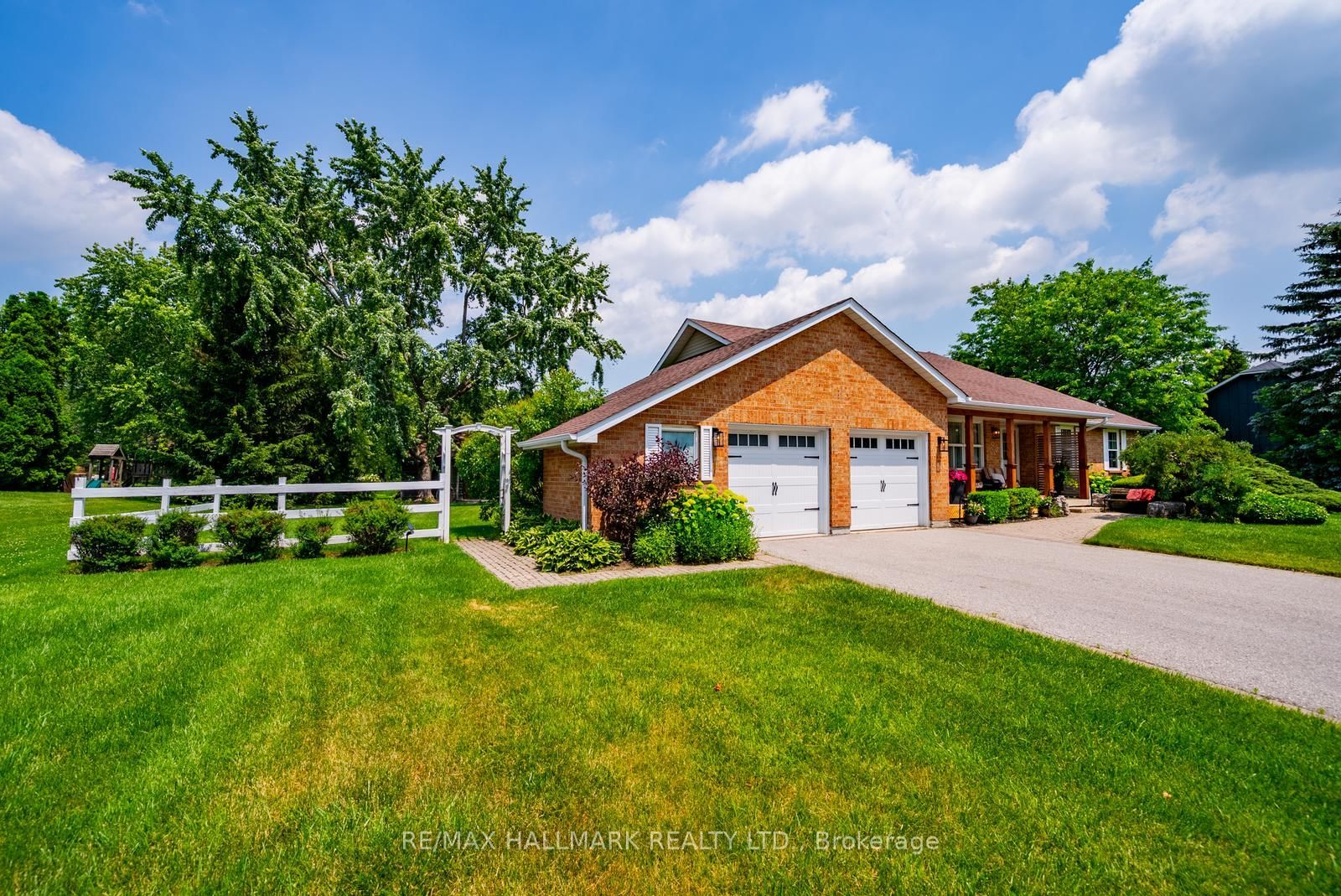 245 Cam Fella Boulevard • Whitchurch-Stouffville, ON photo 3