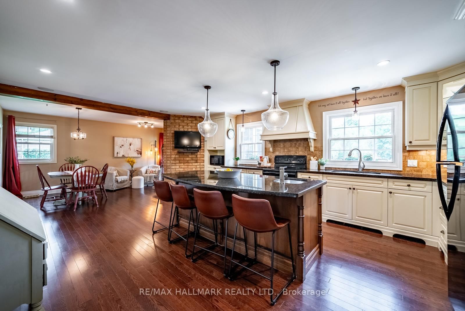 245 Cam Fella Boulevard • Whitchurch-Stouffville, ON photo 6