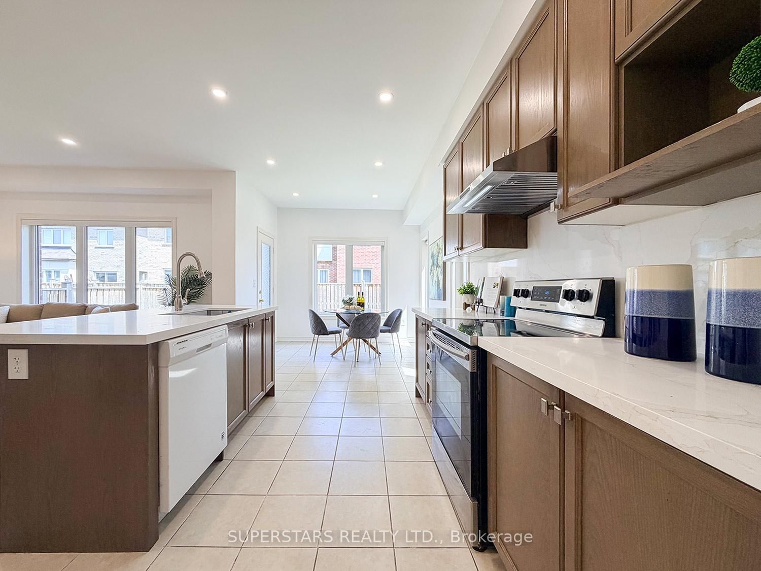 8 Kavanagh Avenue • East Gwillimbury, ON photo 13