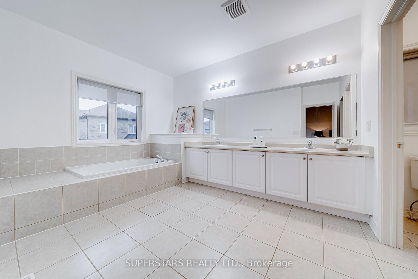 8 Kavanagh Avenue • East Gwillimbury, ON photo 27
