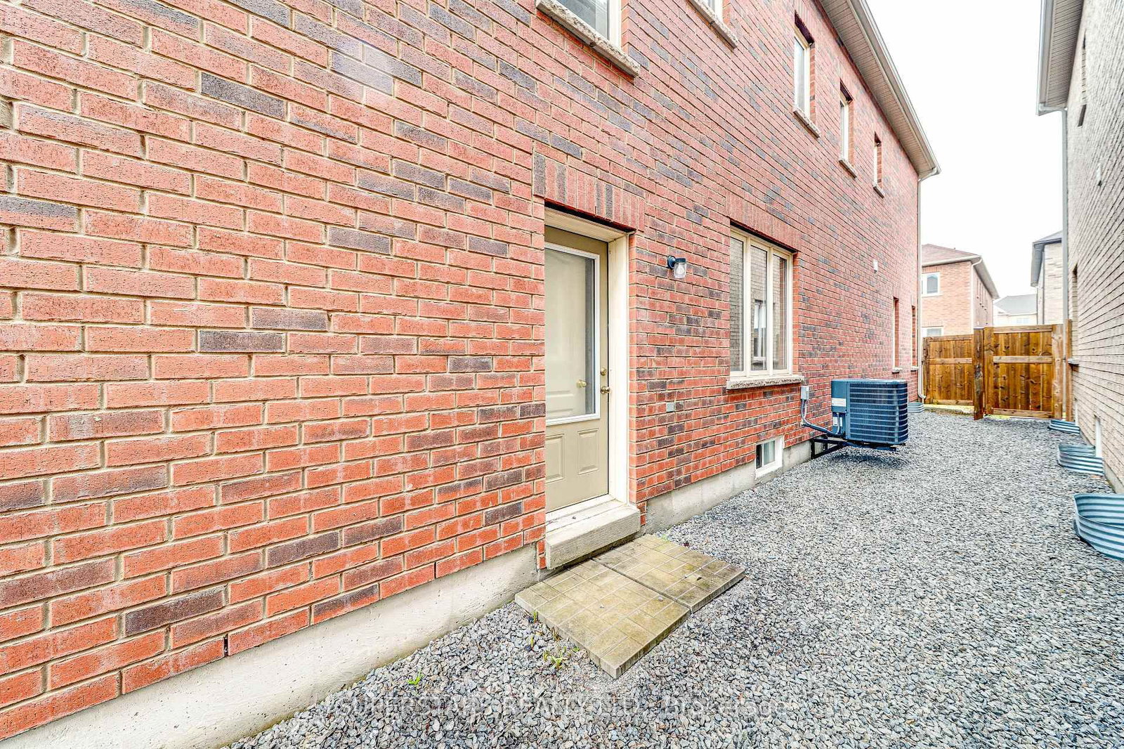 8 Kavanagh Avenue • East Gwillimbury, ON photo 37