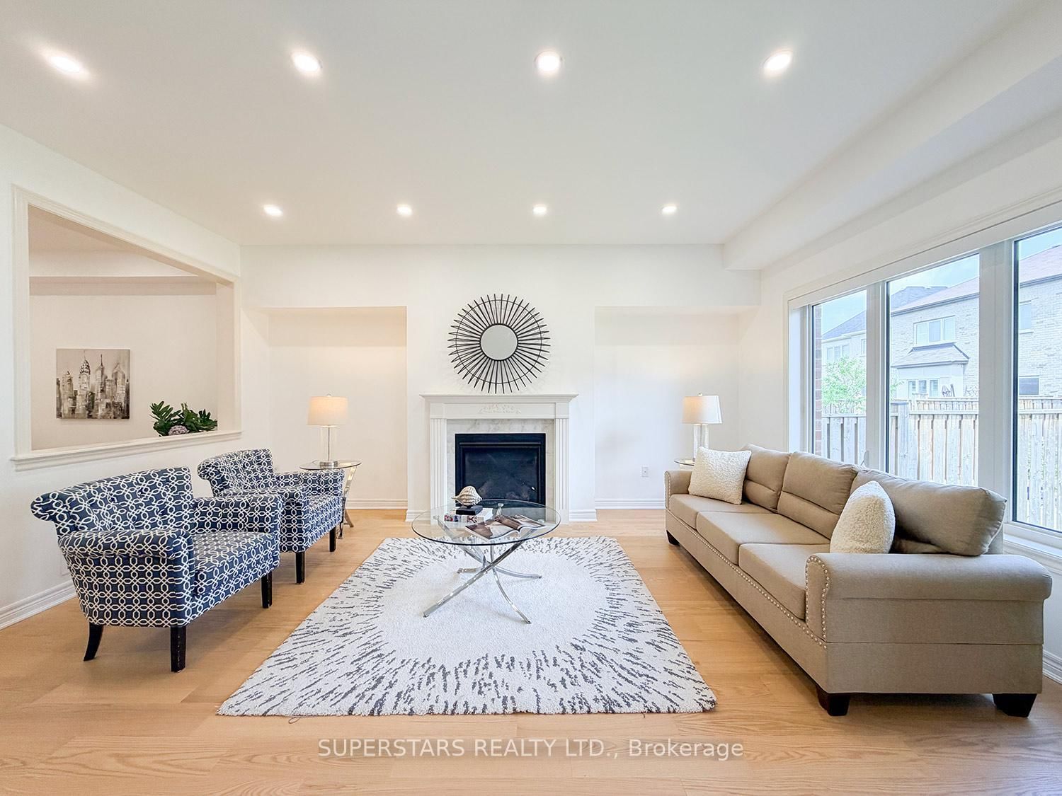 8 Kavanagh Avenue • East Gwillimbury, ON photo 5