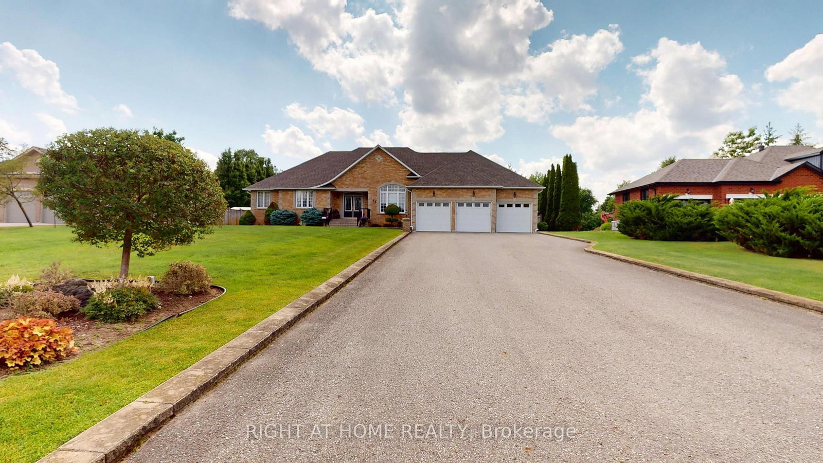 35 Golfview Boulevard • Bradford West Gwillimbury, ON photo 1