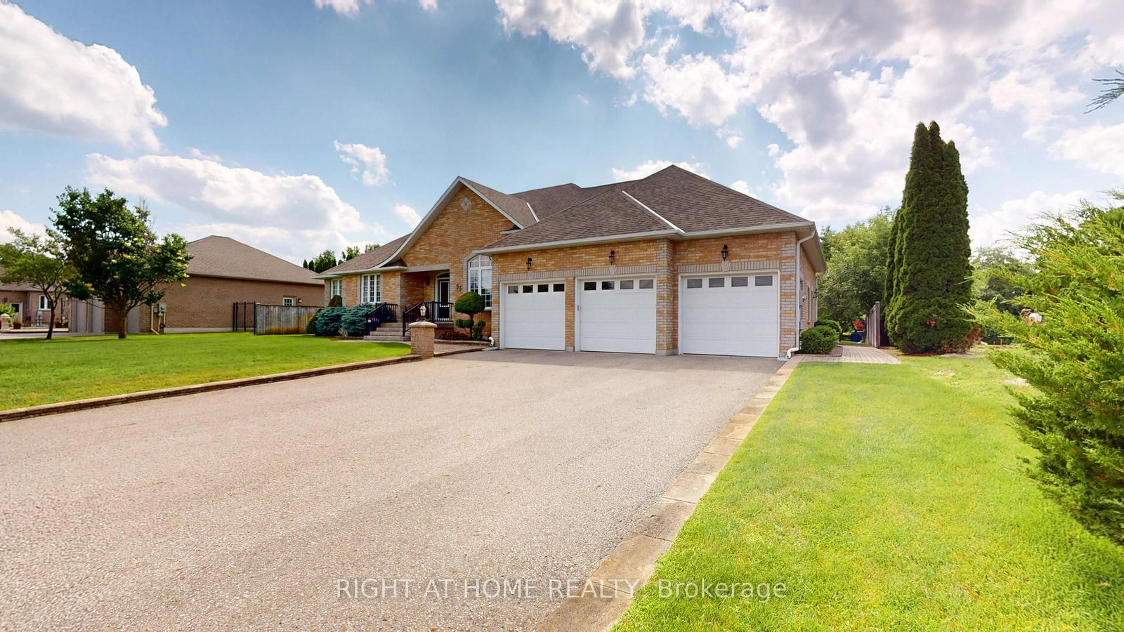 35 Golfview Boulevard • Bradford West Gwillimbury, ON photo 2