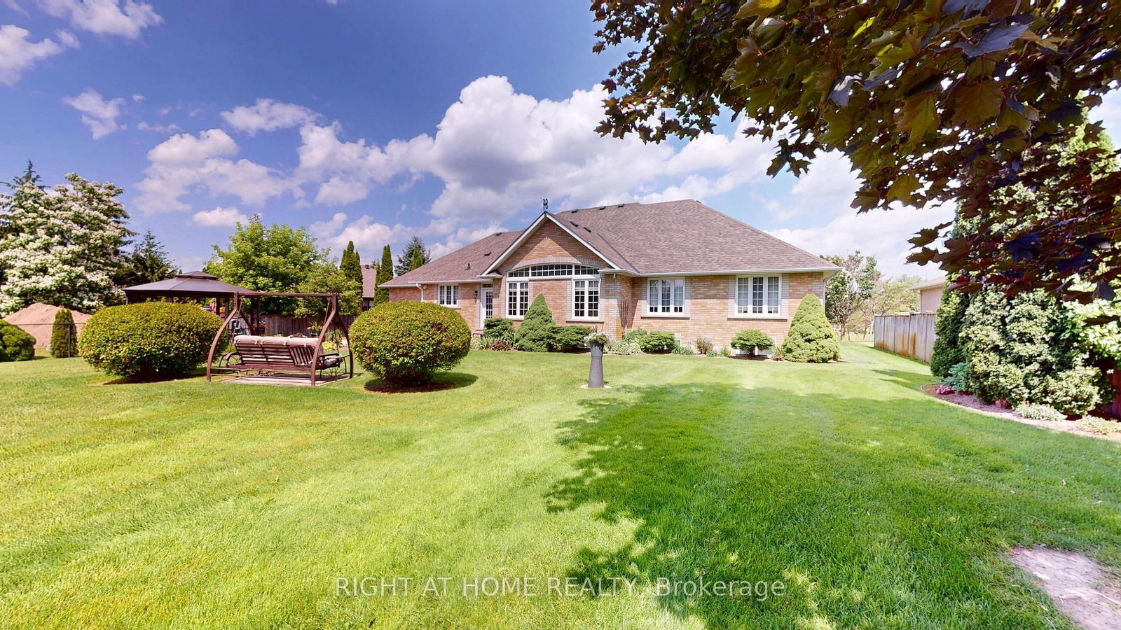 35 Golfview Boulevard • Bradford West Gwillimbury, ON photo 3