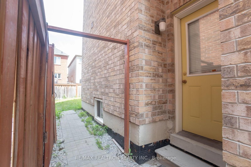54 Chayna Crescent