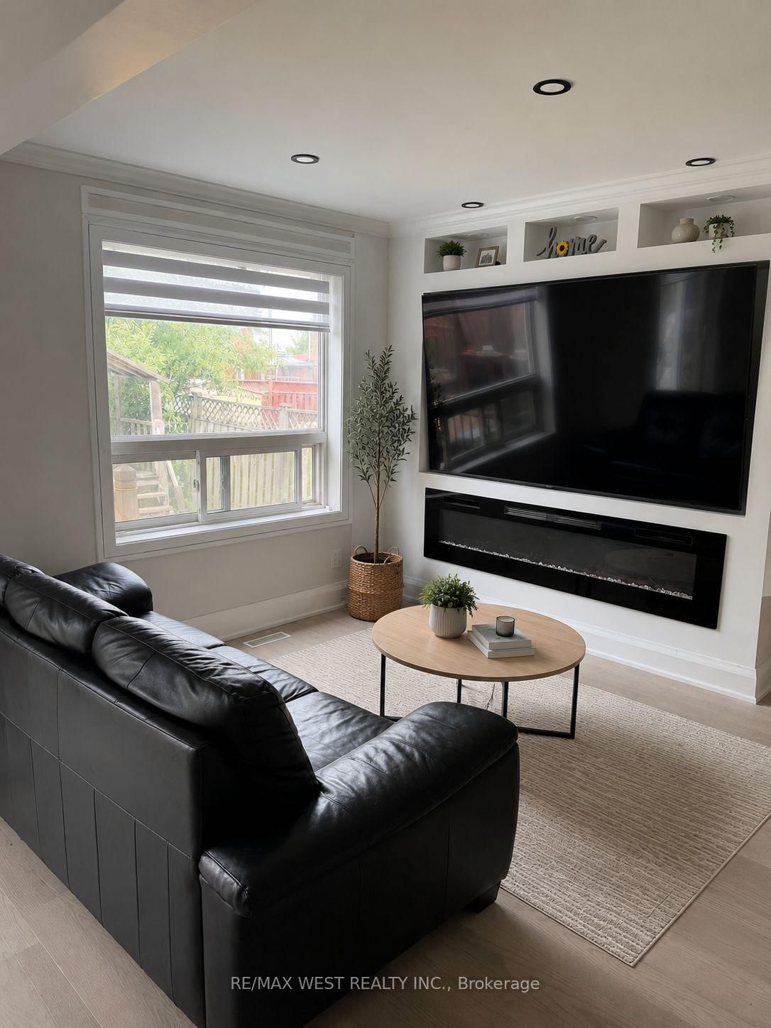 137 Hudson Crescent • Bradford West Gwillimbury, ON photo 3