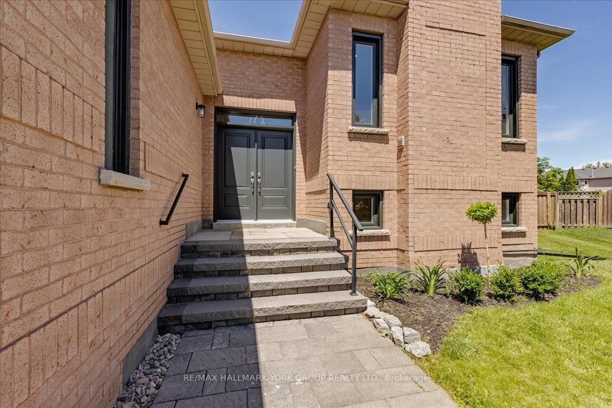 14 Aynsley Place • Georgina, ON photo 5