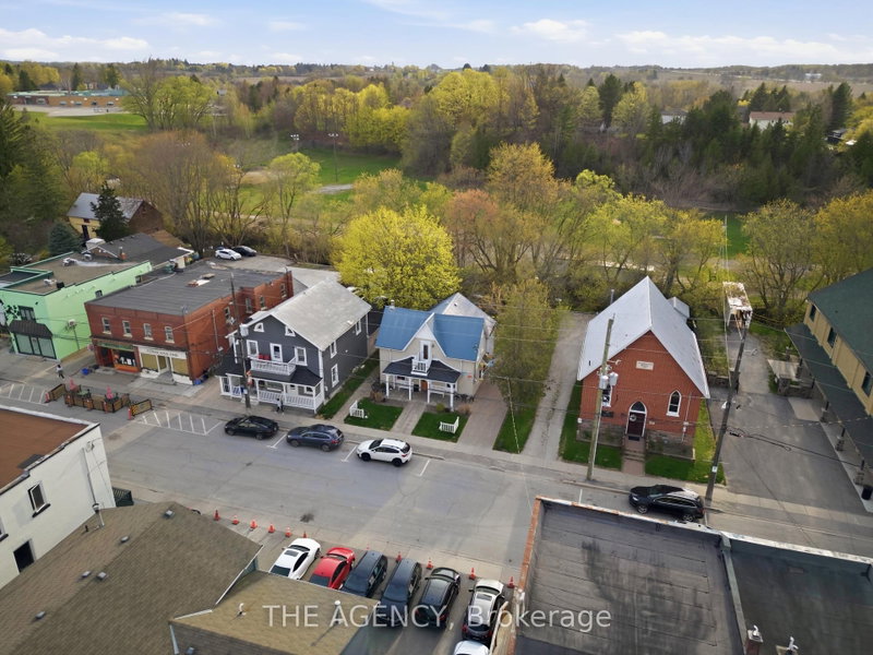 307 Main St photo 2