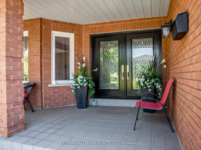 98 Arrowhead Drive • Vaughan, ON photo 2