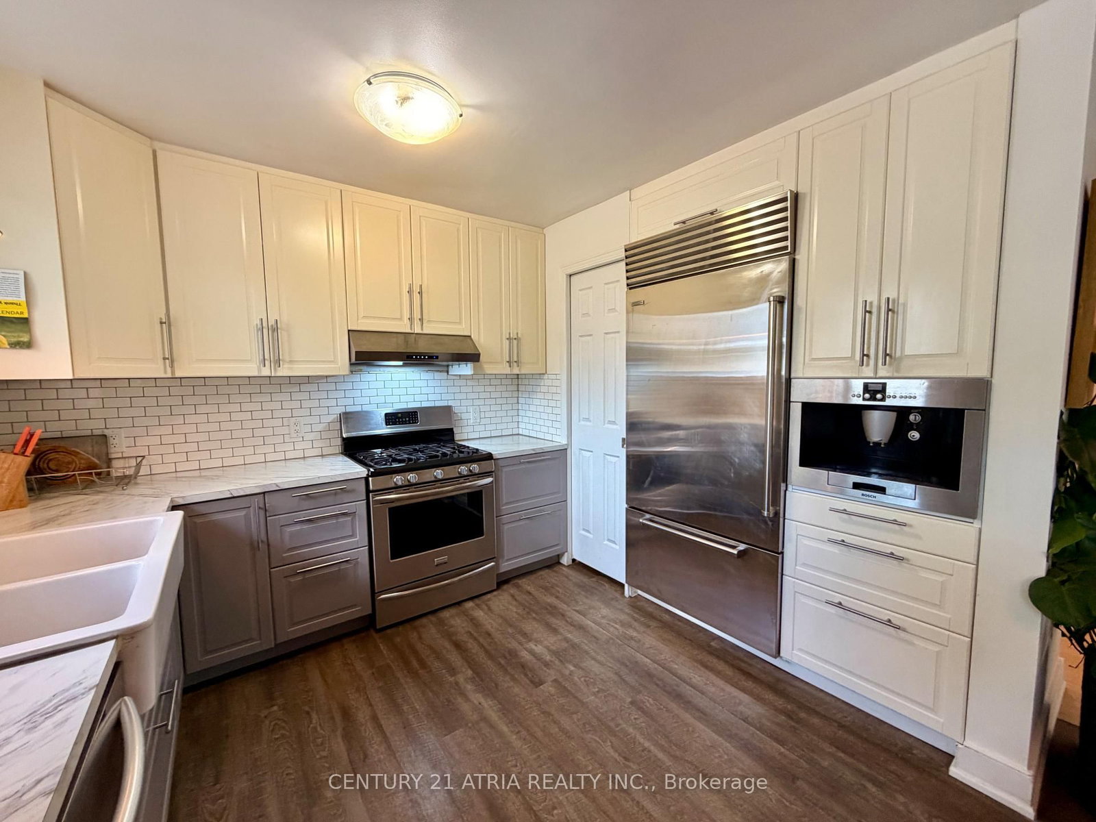 301 Axminster Drive • Richmond Hill, ON photo 8