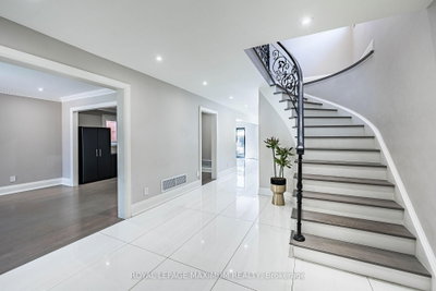 138 Jackman Crescent • Vaughan, ON photo 5