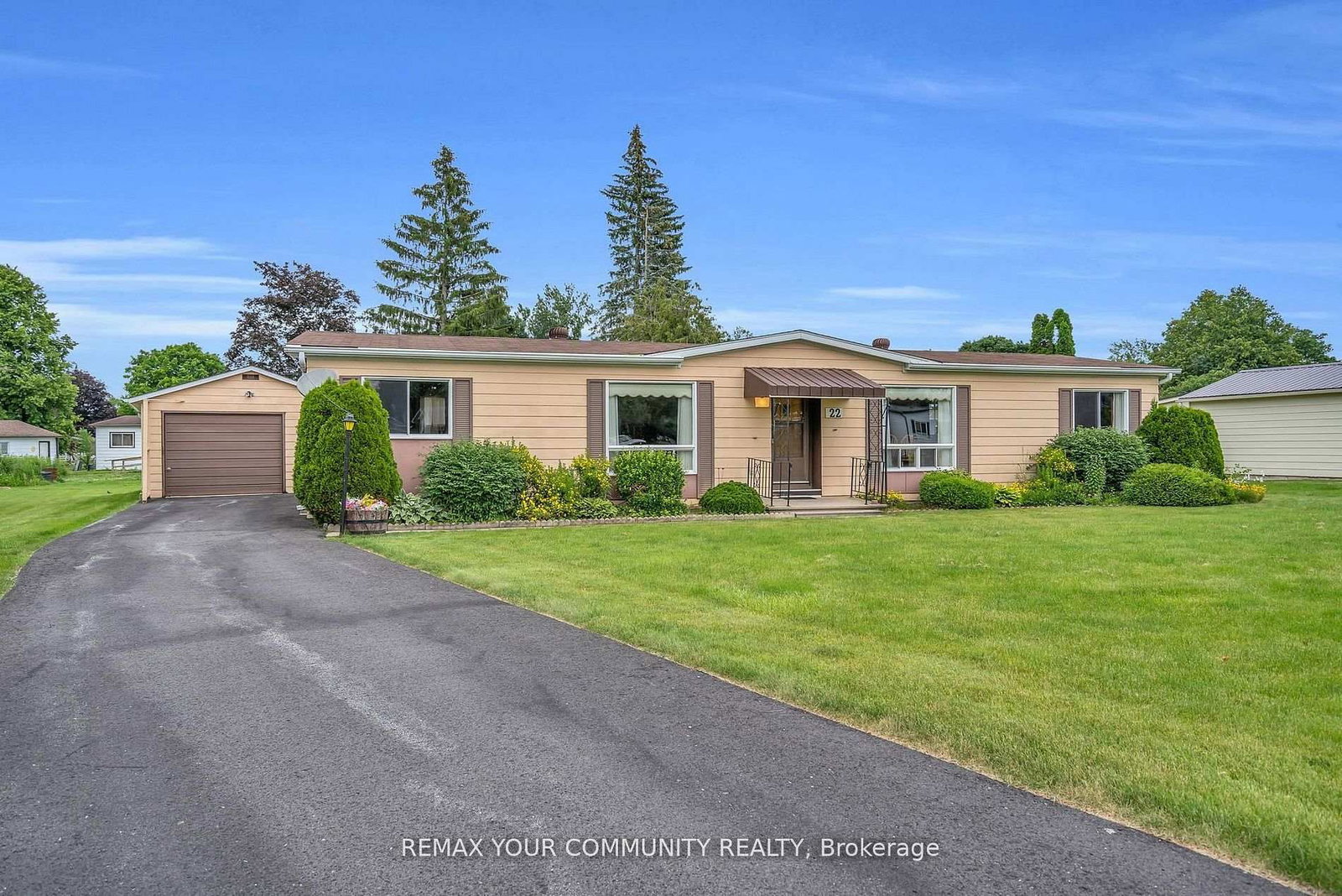 22 Emery Court • Georgina, ON photo 3