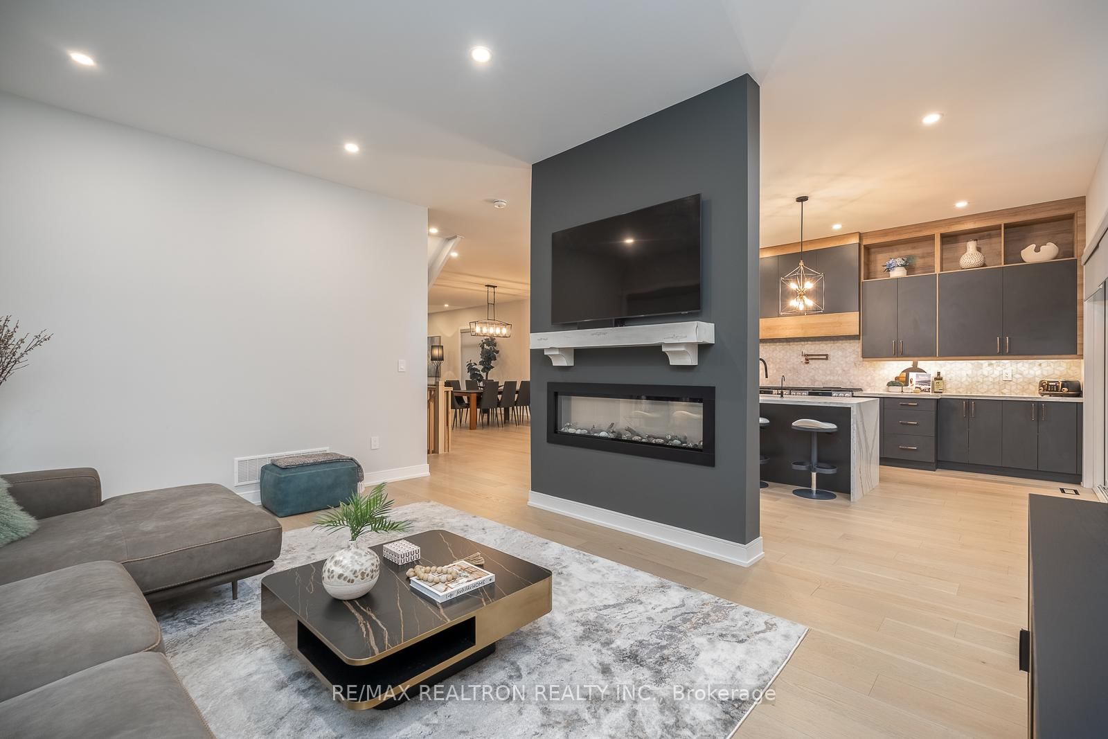 70 Collins Crescent • Aurora, ON photo 13