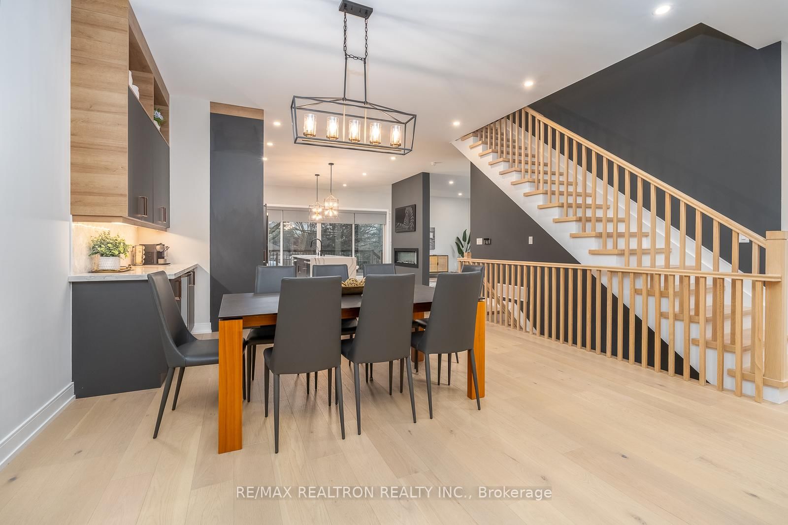 70 Collins Crescent • Aurora, ON photo 6