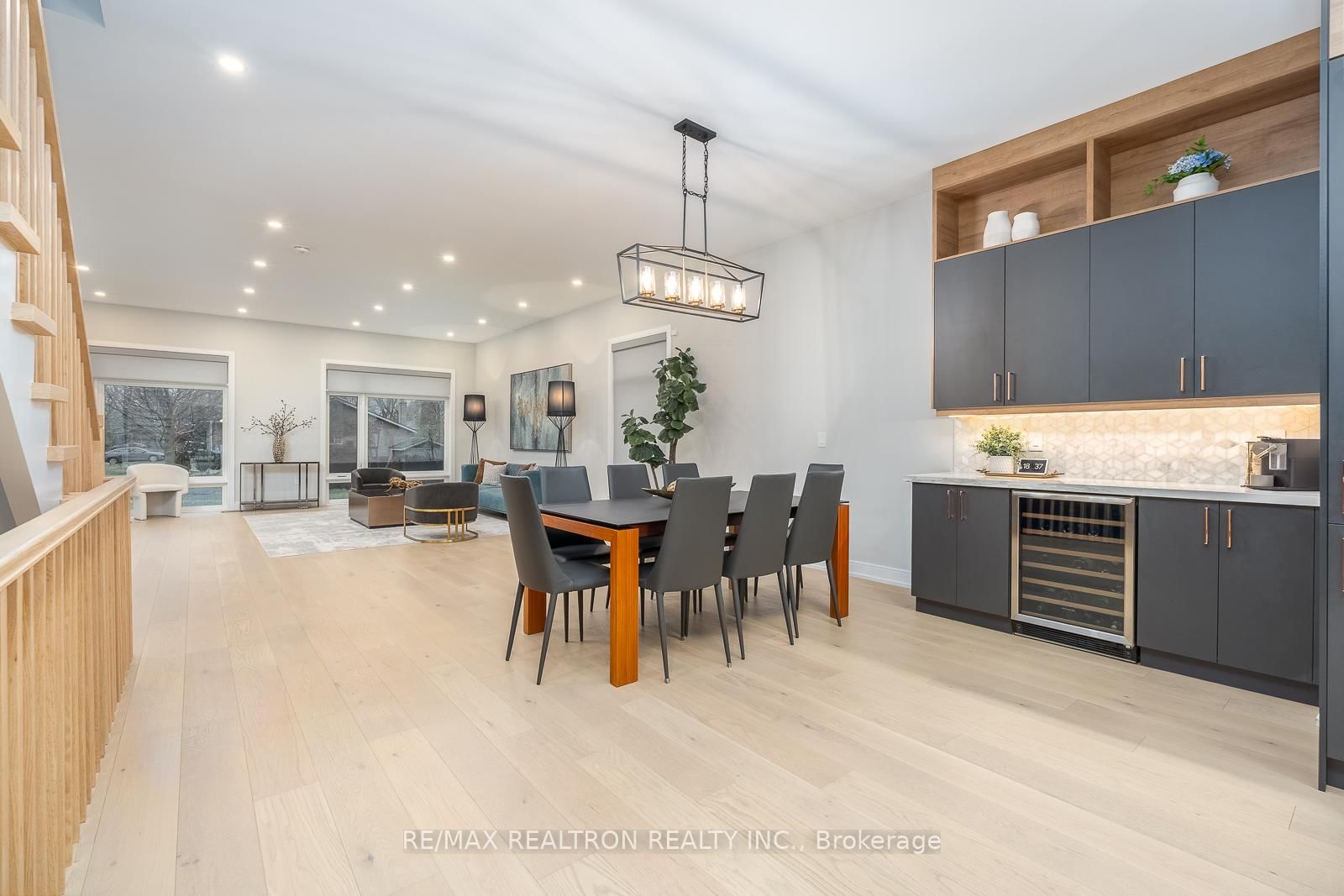70 Collins Crescent • Aurora, ON photo 7