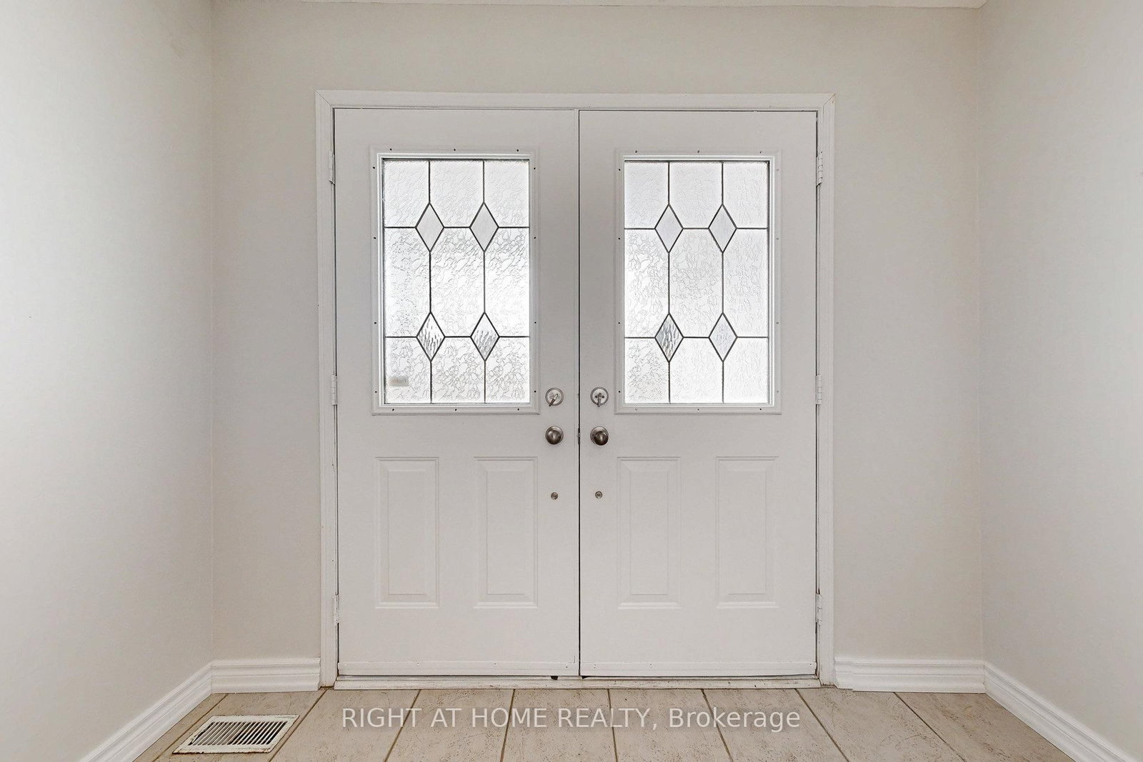 10 Pascoe Drive • Markham, ON photo 3