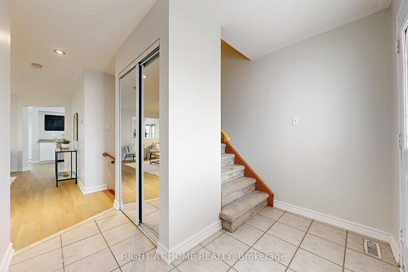 10 Pascoe Drive • Markham, ON photo 4
