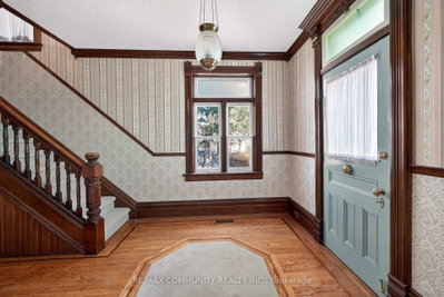 28 Queen Street • Innisfil, ON photo 9