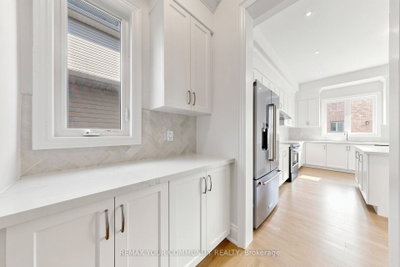 31 Lorrain Hand Crescent — more photos