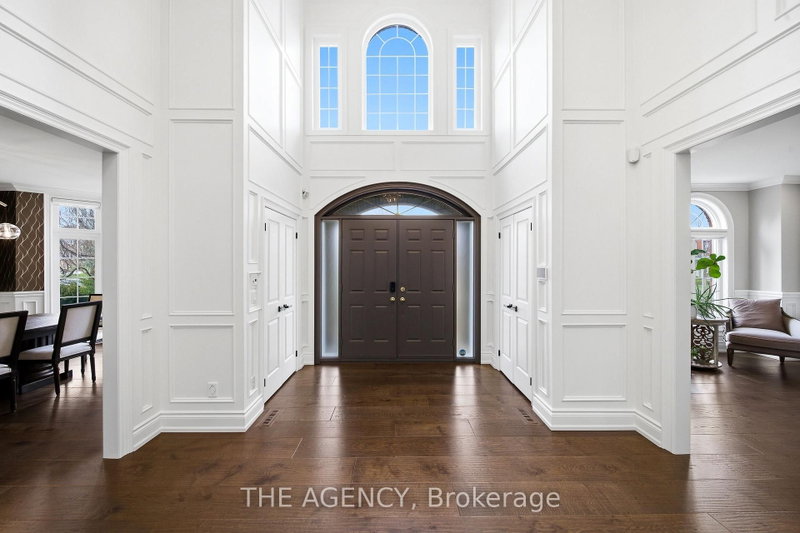 147 Mactaggart Dr photo 3