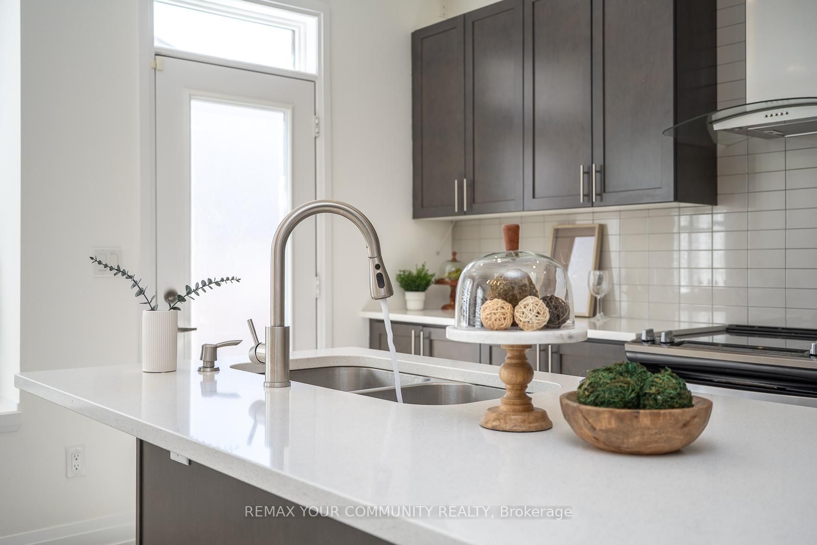 8 Snap Dragon Trail • East Gwillimbury, ON photo 19