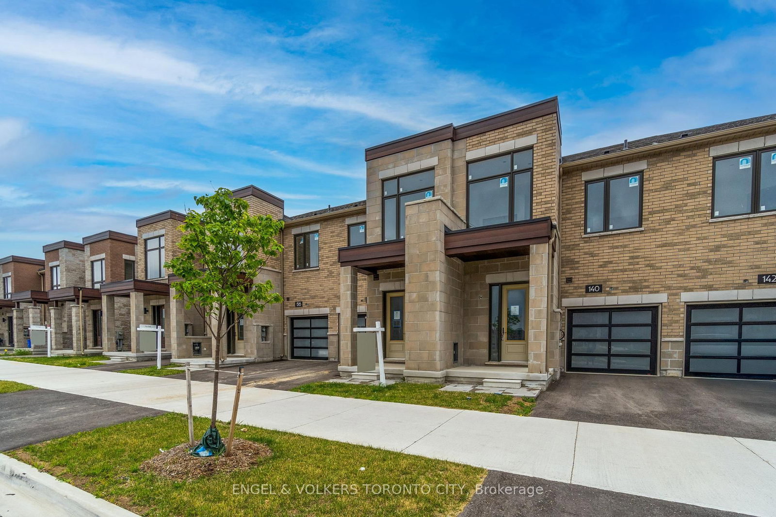 138 Mumbai Drive • Markham, ON photo 3
