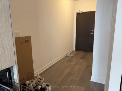 60 Honeycrisp Crescent • #706 • Vaughan, ON photo 7