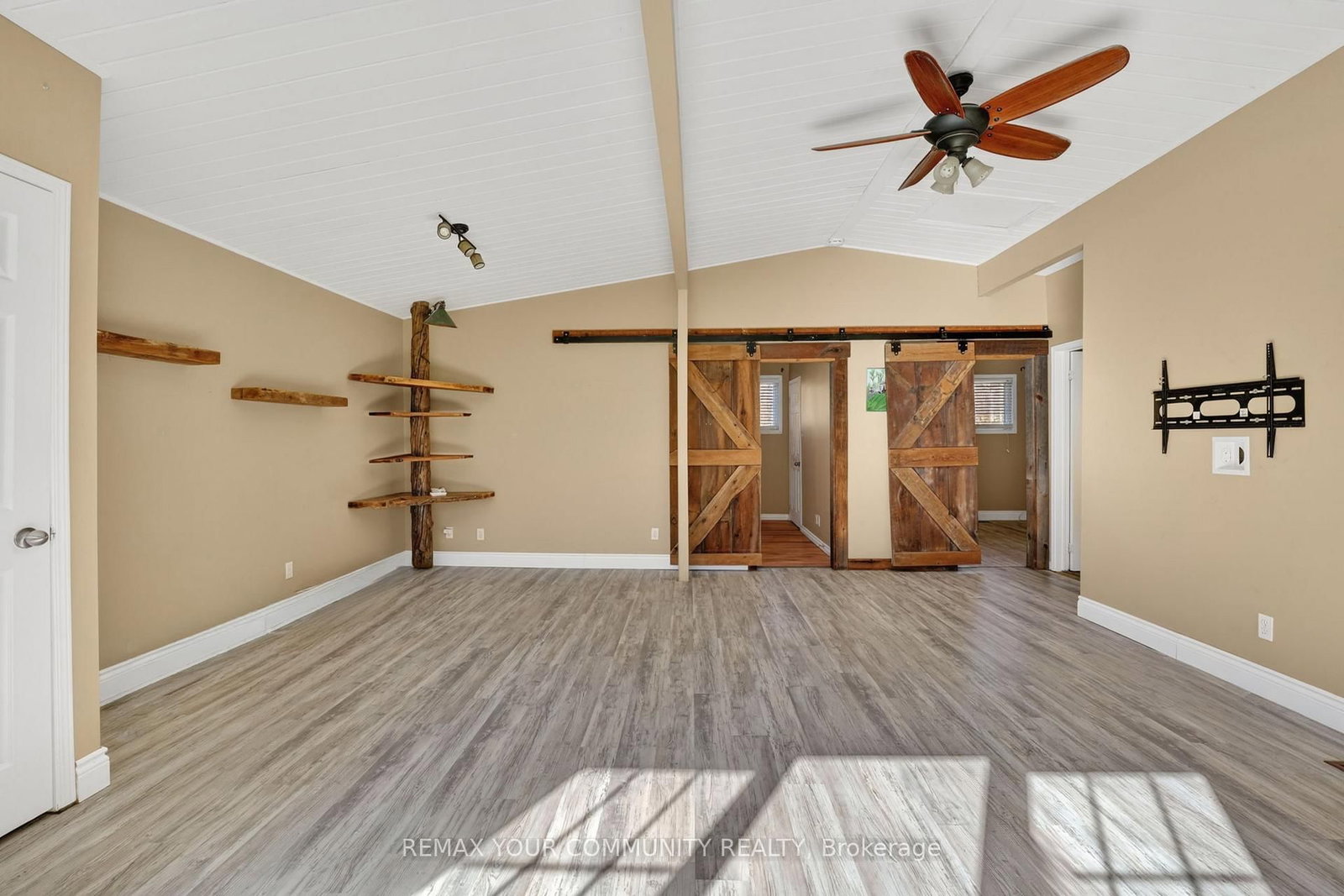3816 30th Side Road • Innisfil, ON photo 6