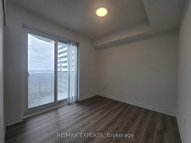 3111 - 195 Commerce Street