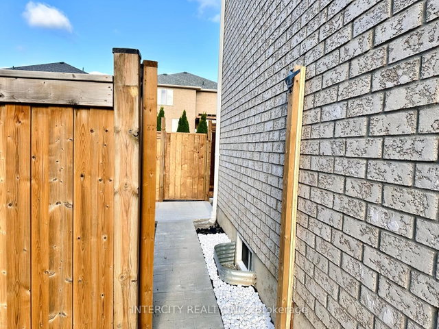 77 Romanelli Crescent
