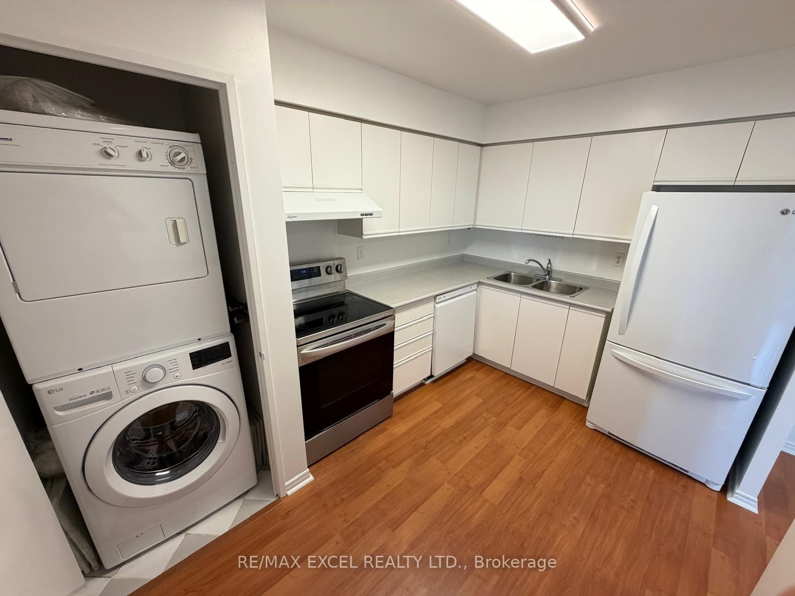91 Townsgate Drive • #507 • Vaughan, ON photo 4