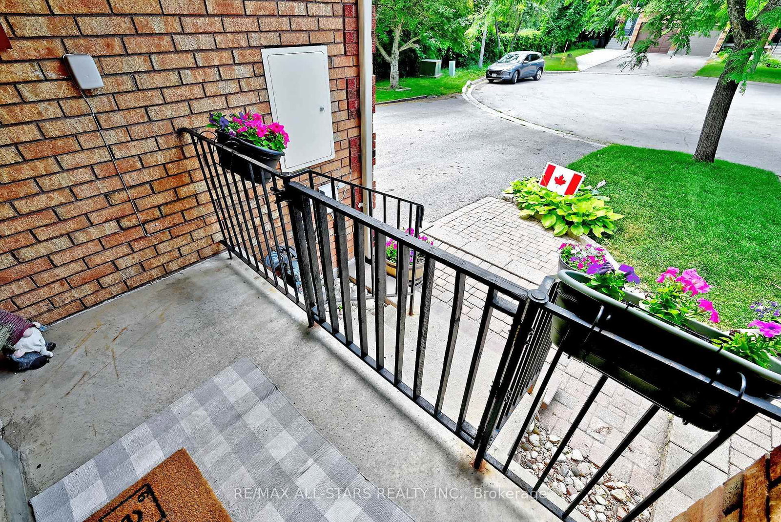 9 Opal Court • Whitchurch-Stouffville, ON photo 3